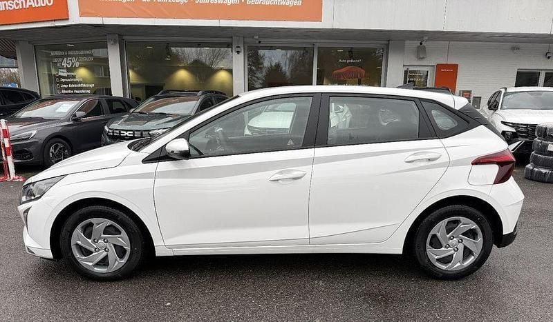 Neu Hyundai i20 79 PS (58 kW) 2025 Grau Limousine