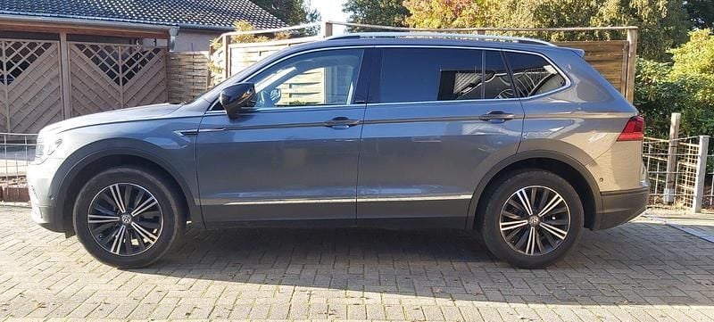Grau Gebraucht 2020 VW Tiguan Allspace IQ Drive SUV | 27.425 € (Superpreis) - Bild 1/4
