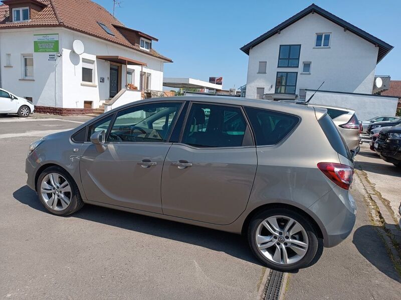 Grau Gebraucht 2015 Opel Meriva Innovation Van / Kleinbus | 8.900 € (Fairer Preis) - Bild 1/4