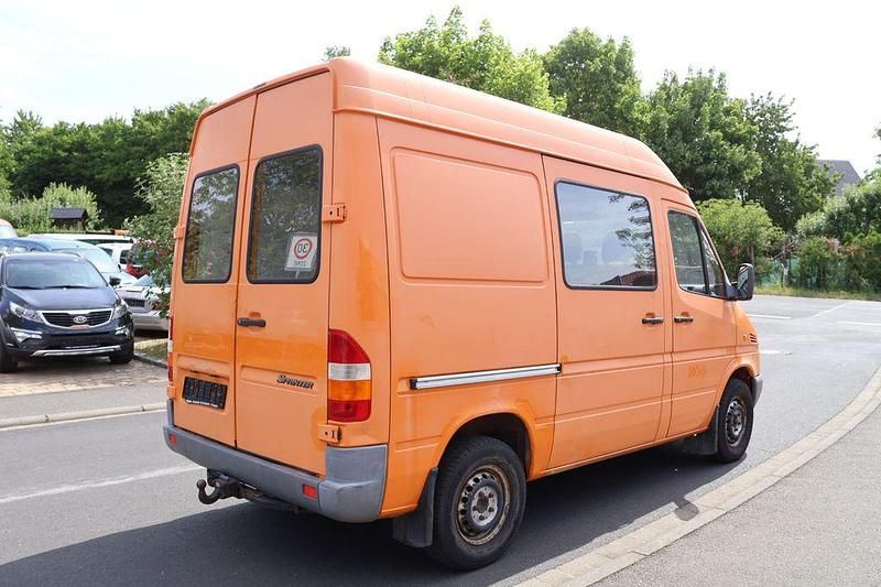 Second-hand Mercedes Sprinter 82 CP (60 kW) 2000 Portocaliu Van
