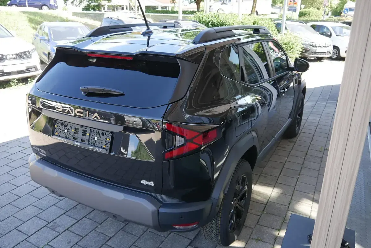 Neu Dacia Duster Extreme 140 PS (102 kW) 2026 Perlmuttschwarz Limousine