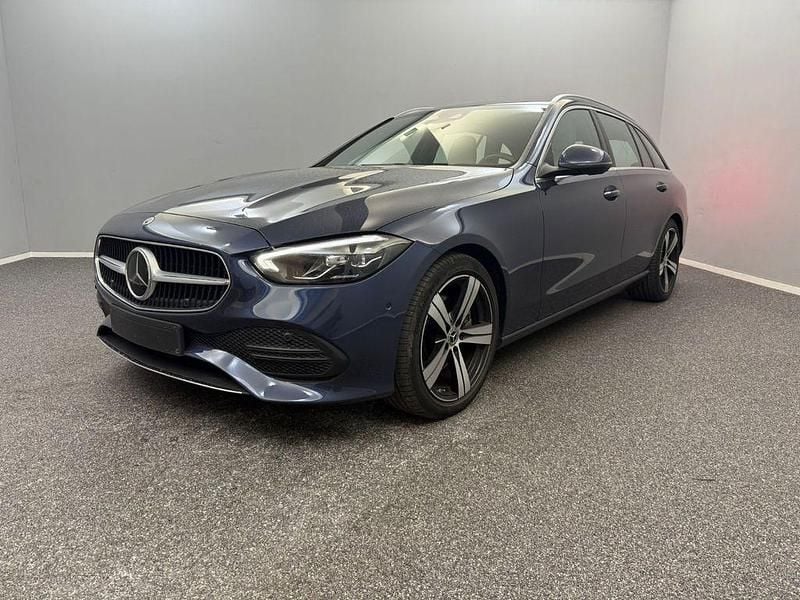 Blau Gebraucht 2023 Mercedes C220 Avantgarde Limousine | 31.299 € (Guter Preis) - Bild 1/4