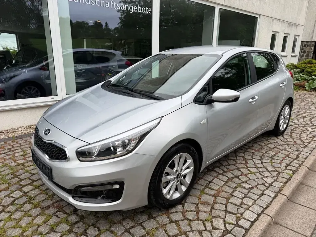 Gebraucht Kia Ceed 99 PS (72 kW) 2017 Silber Kleinwagen