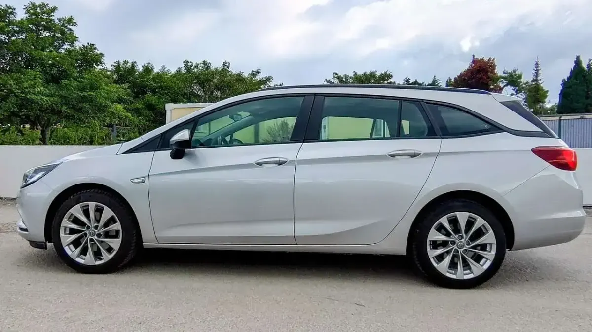 Gebraucht Opel Astra Edition 136 PS (100 kW) 2019 Silber Kombi
