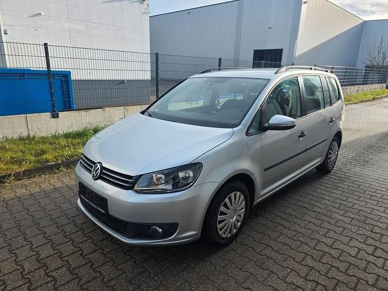 Grau Gebraucht 2013 VW Touran Comfortline Van / Kleinbus | 6.990 € (Guter Preis) - Bild 1/4