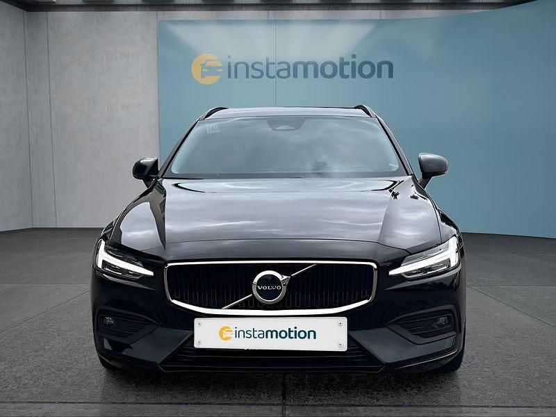 Gebraucht Volvo V60 Core 163 PS (119 kW) 2024 Schwarz Kombi