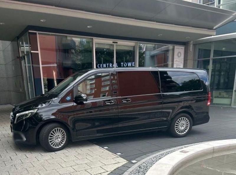 Gebraucht Mercedes V300 237 PS (174 kW) 2022 Schwarz Van / Kleinbus