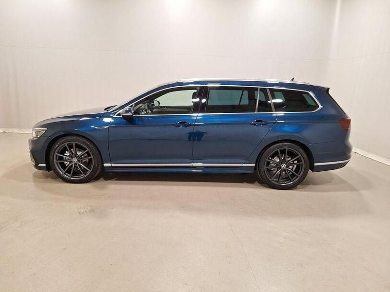 Gebraucht VW Passat Elegance 190 PS (139 kW) 2023 Aquamarinblau metallic Kombi