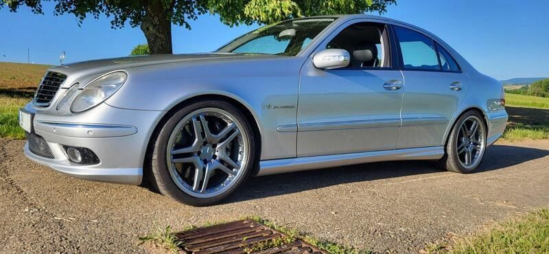 Silber Gebraucht 2004 Mercedes E55 AMG AMG Limousine | 21.999 € (Fairer Preis) - Bild 1/4