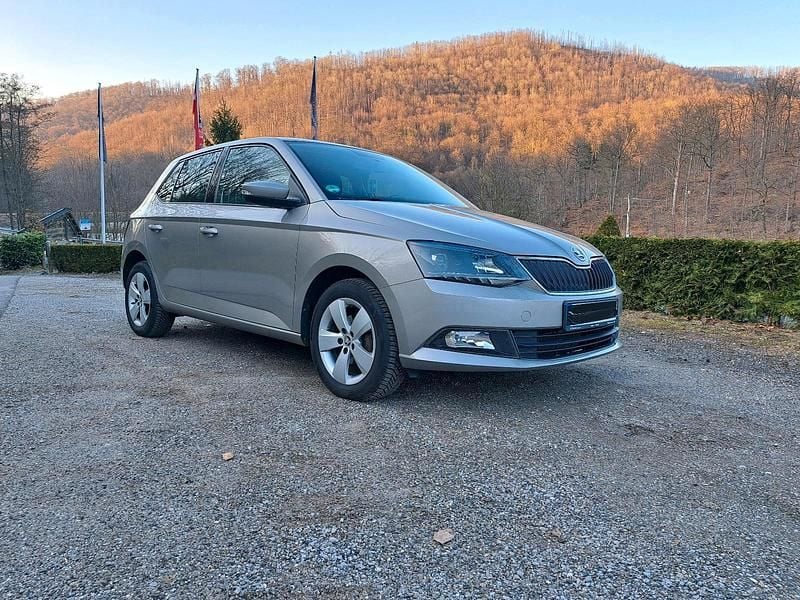 Gebraucht Skoda Fabia Ambition 95 PS (69 kW) 2018 Silber Limousine