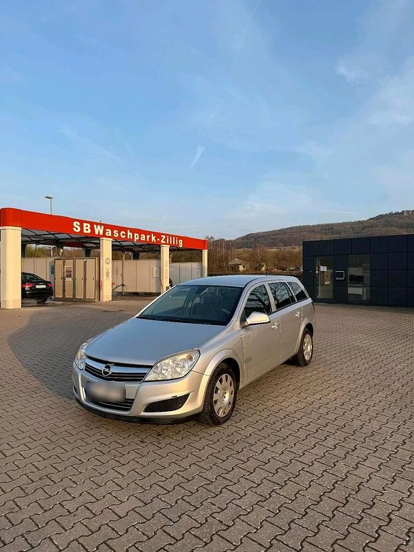 Gebraucht Opel Astra 110 PS (80 kW) 2010 Silber Kombi