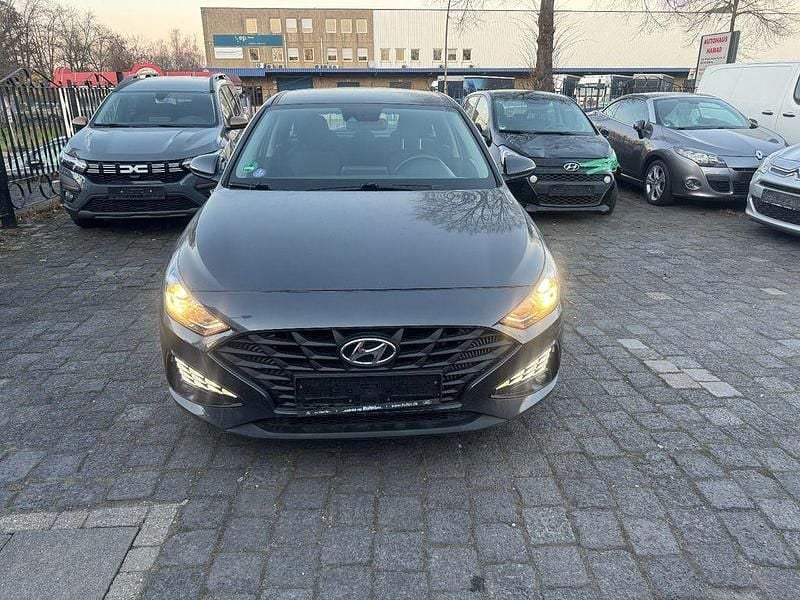 Gebraucht Hyundai i30 Select 120 PS (88 kW) 2020 Grau Kombi