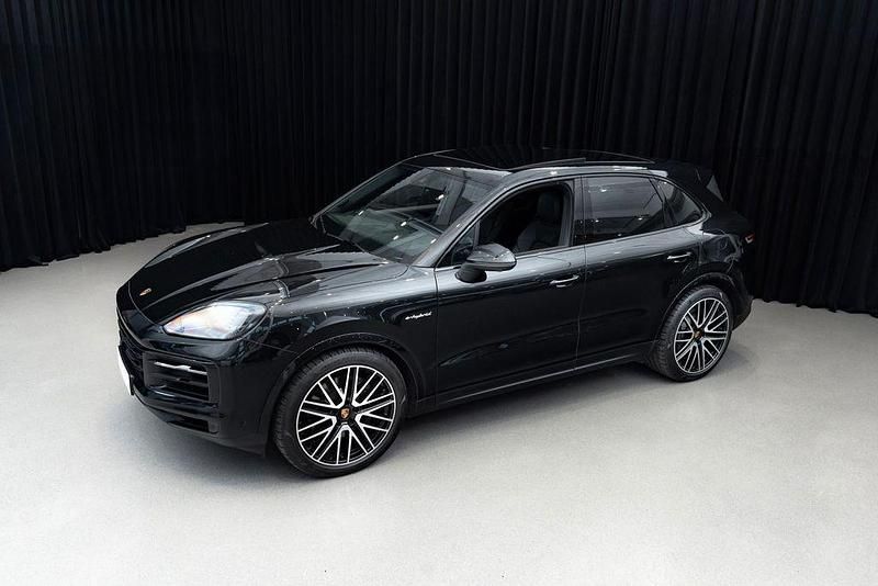Gebraucht Porsche Cayenne 470 PS (345 kW) 2025 Schwarz SUV