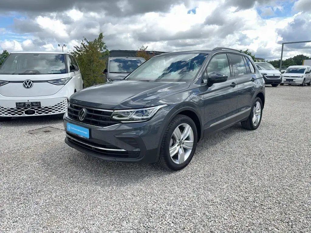 Gebraucht VW Tiguan Life 245 PS (180 kW) 2022 Delfingrau SUV