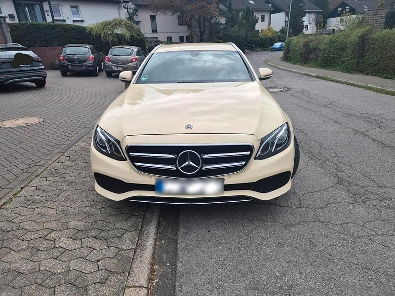 Second-hand Mercedes E220 194 CP (142 kW) 2019 Galben Break