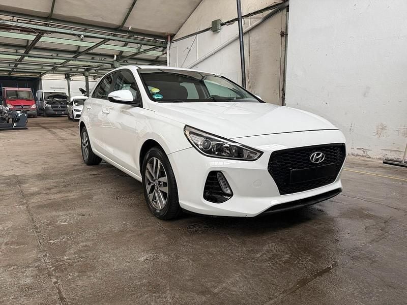 Gebraucht Hyundai i30 140 PS (102 kW) 2018 Weiß Kombi