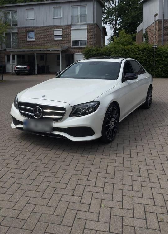 Weiß Gebraucht 2019 Mercedes E300 Avantgarde Limousine | 38.500 € (Teuer) - Bild 1/4