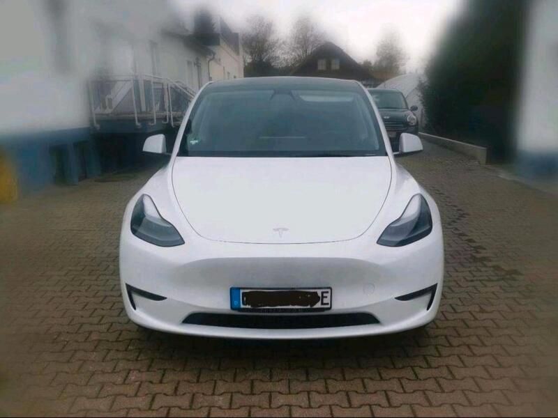 Weiß Gebraucht 2022 Tesla Model Y Long Range SUV | 38.000 € (Guter Preis) - Bild 1/4