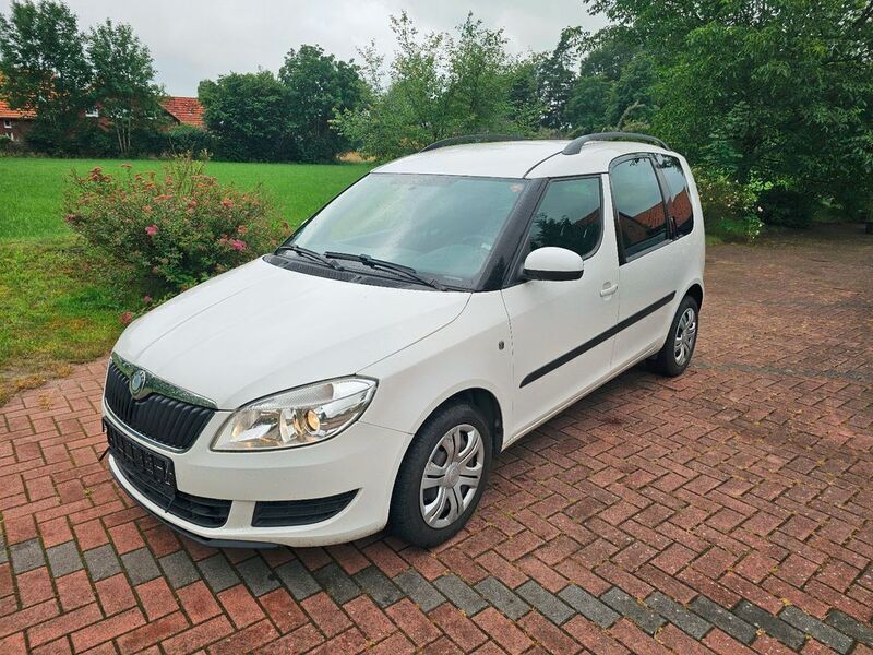Weiß Gebraucht 2010 Skoda Roomster Comfort Kombi | 2.500 € (Fairer Preis) - Bild 1/4