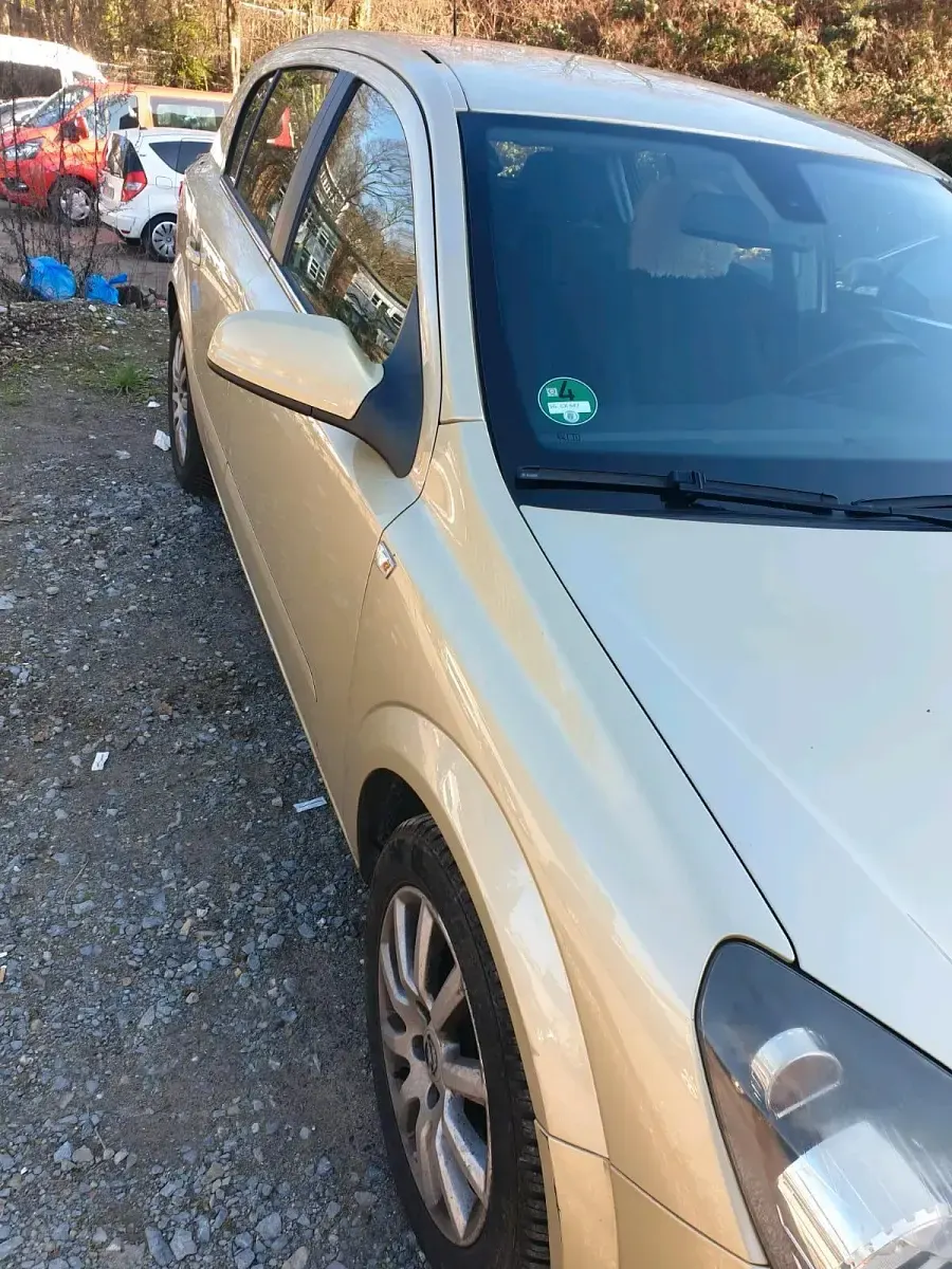 Usata Opel Astra 109 CV (80 kW) 2004 Oro Utilitaria