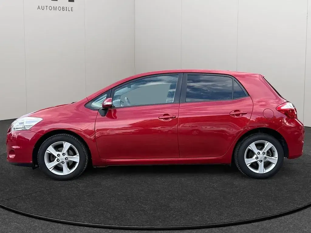 Gebraucht Toyota Auris Edition 99 PS (72 kW) 2011 Rot Kleinwagen