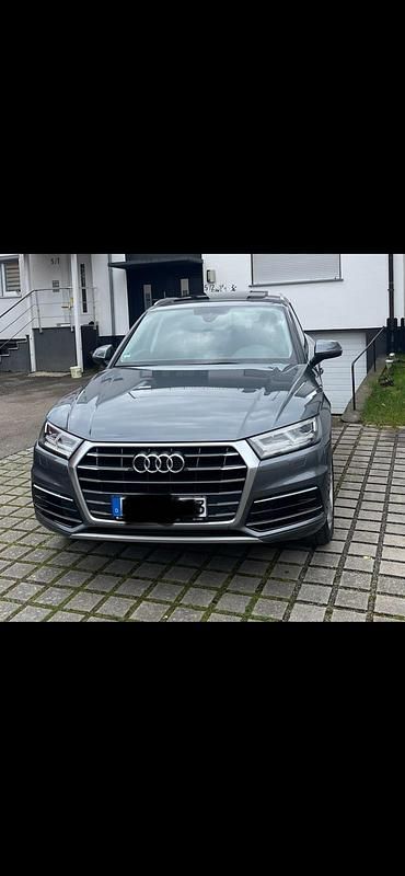 Grau Gebraucht 2018 Audi Q5 Comfort SUV | 29.850 € (Etwas zu teuer) - Bild 1/4