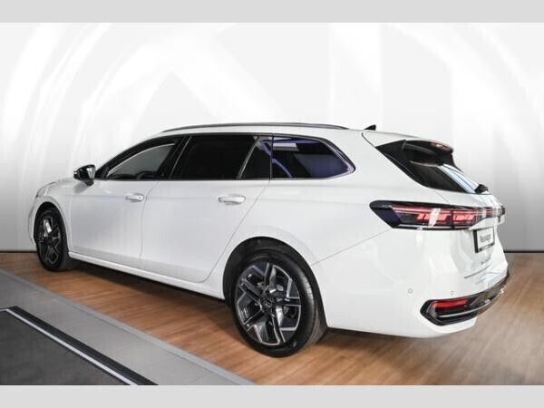 Gebraucht VW Passat Elegance 150 PS (110 kW) 2024 Sonstige Kombi
