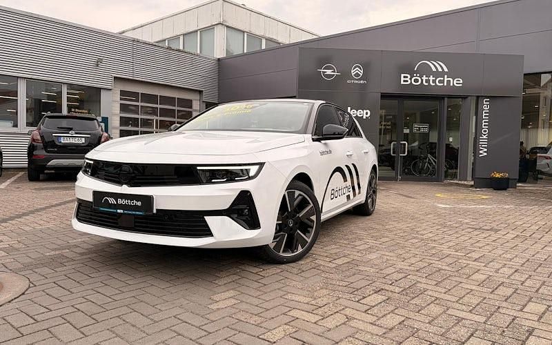 Nouă Opel Astra 114 kW (156 CP) 2026 Alb Berlinǎ