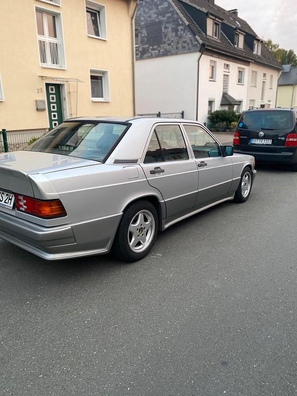 Silber Gebraucht 1989 Mercedes 190 AMG Limousine | 12.000 € - Bild 1/4