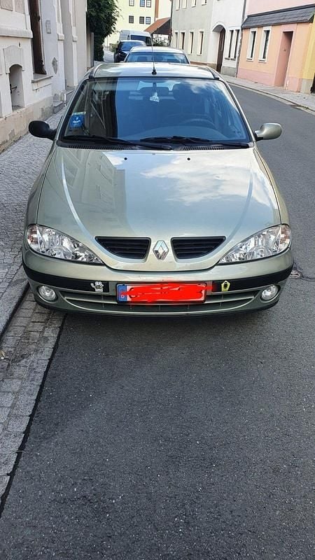 Grün Gebraucht 2002 Renault Mégane Coupé Coupé | 2.500 € - Bild 1/4