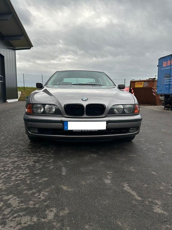 Silber Gebraucht 1999 BMW 528 Limousine | 3.500 € (Guter Preis) - Bild 1/4