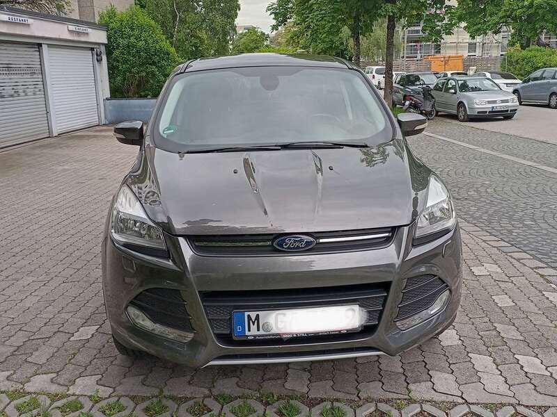 Grau Gebraucht 2015 Ford Kuga SUV | 6.700 € (Fairer Preis) - Bild 1/4