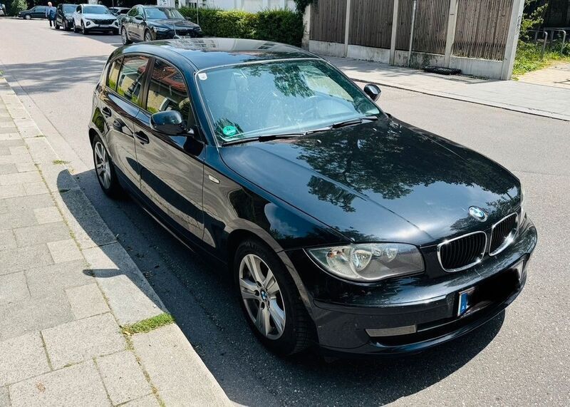 Schwarz Gebraucht 2011 BMW 116 Kleinwagen | 2.500 € (Guter Preis) - Bild 1/4