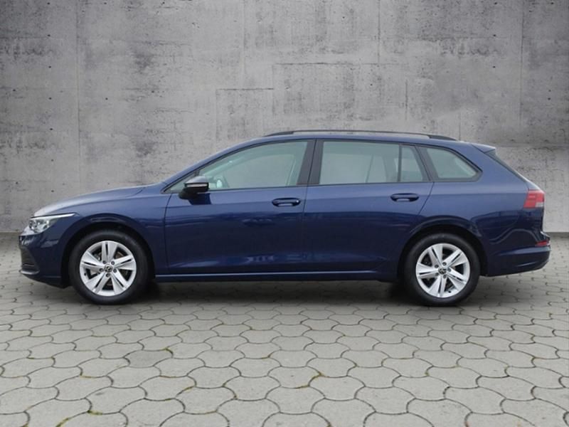 Gebraucht VW Golf VIII Life 131 PS (96 kW) 2023 Atlantik blue metallic Kombi