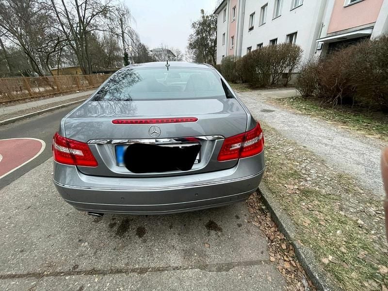 Gebraucht Mercedes E220 AMG 170 PS (125 kW) 2012 Silber Coupé