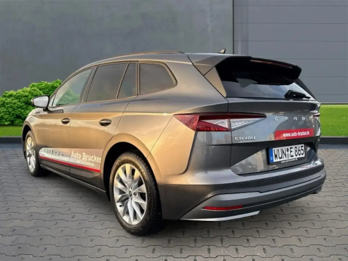 Gebraucht Skoda Enyaq iV Loft 131 kW (179 PS) 2023 Graphitegrau metallic SUV