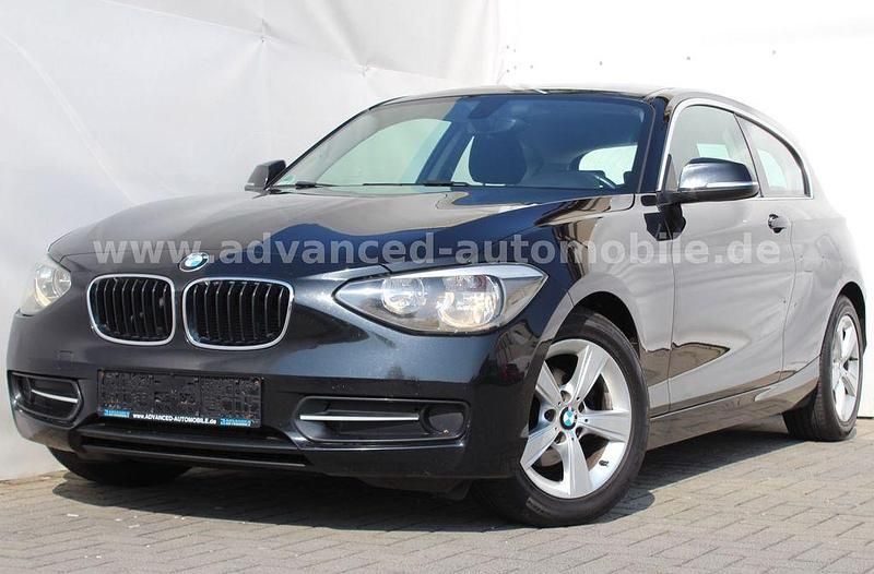 Schwarz Gebraucht 2012 BMW 116 Sport Line Kleinwagen | 4.640 € (Fairer Preis) - Bild 1/4