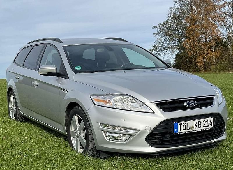 Silber Gebraucht 2012 Ford Mondeo Champions Edition Kombi | 2.900 € (Superpreis) - Bild 1/4