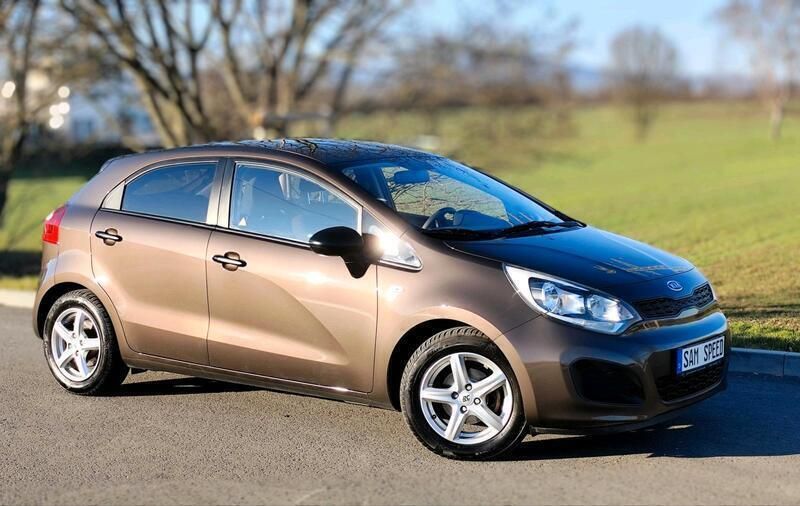Andere außenfarben Gebraucht 2012 Kia Rio Limousine | 4.999 € (Fairer Preis) - Bild 1/4