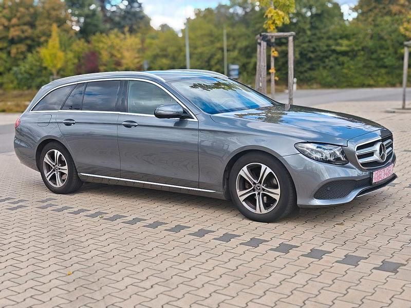 Grau Gebraucht 2018 Mercedes E220 Kombi | 19.700 € (Guter Preis) - Bild 1/4