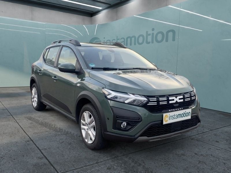 Grün Gebraucht 2024 Dacia Sandero Expression Kleinwagen | 19.923 € (Fairer Preis) - Bild 1/4