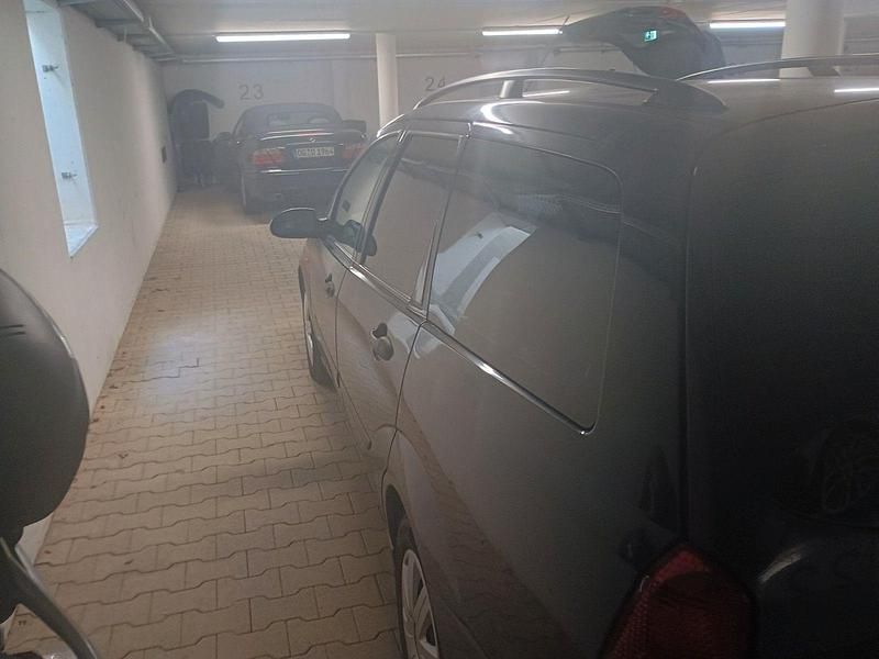 Schwarz Gebraucht 2000 Ford Focus Kombi | 900 € (Guter Preis) - Bild 1/4