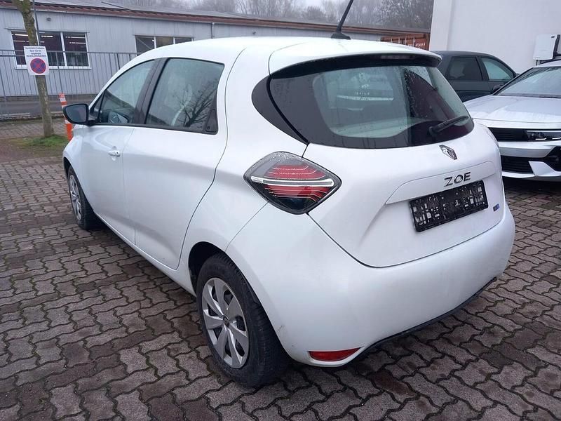Gebraucht Renault Zoe Life 50 kW (69 PS) 2021 Gletscherweiß Kleinwagen