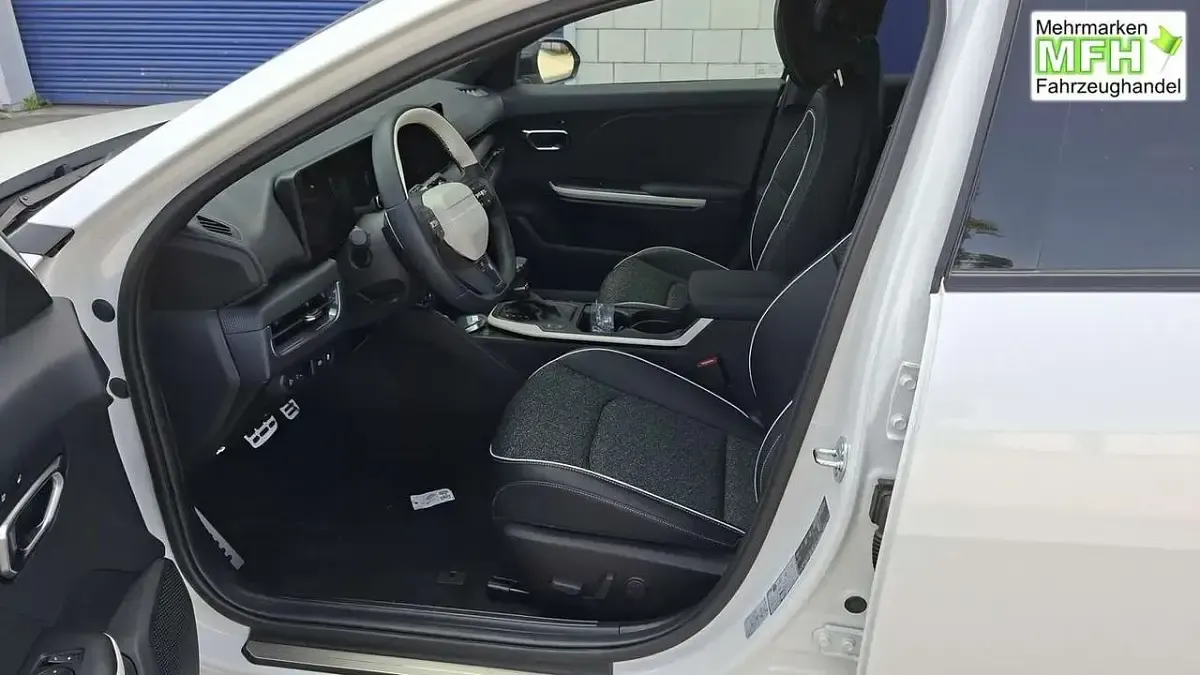 Neu Kia K4 150 PS (110 kW) 2026 Snow white pearl Kombi
