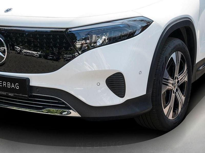 Gebraucht Mercedes EQB300 Advanced 228 kW (310 PS) 2024 Polarweiß SUV