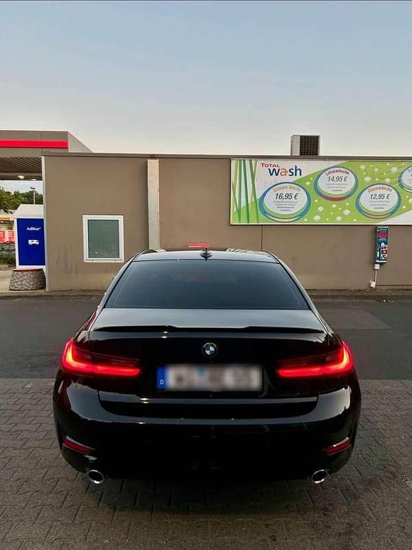 Gebraucht BMW 320 190 PS (139 kW) 2021 Schwarz Limousine