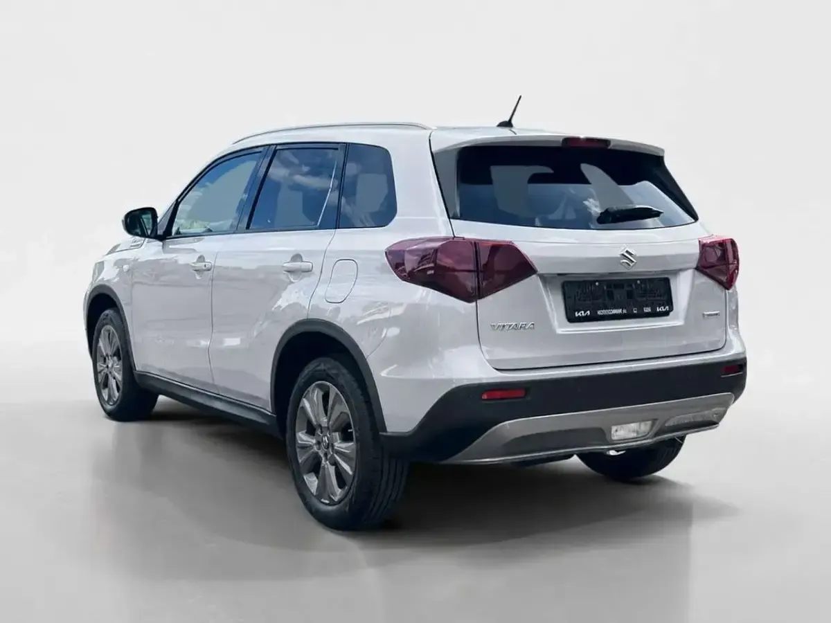 Neu Suzuki Vitara Club 129 PS (94 kW) 2026 Silber SUV
