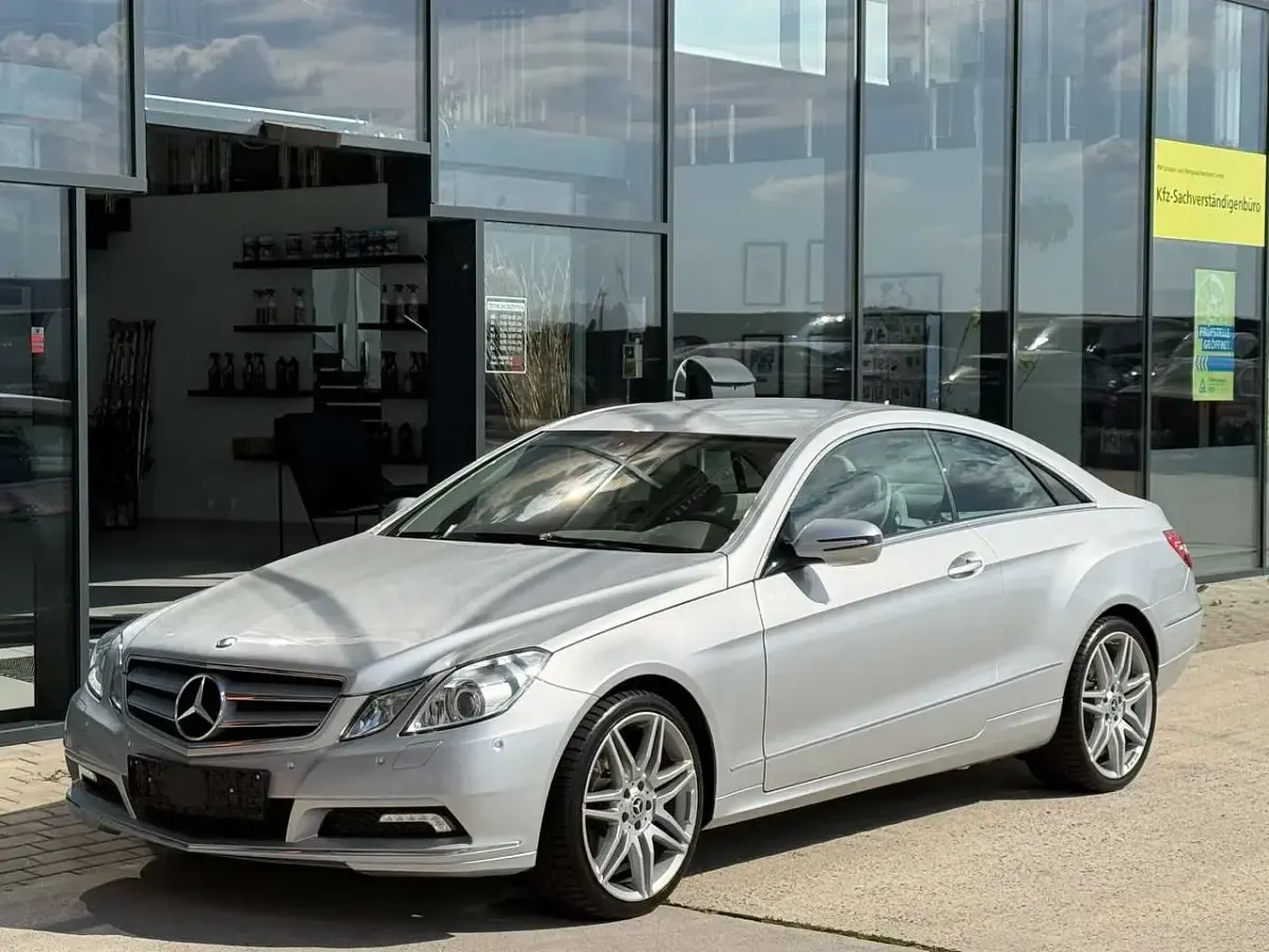 Gebraucht Mercedes E350 AMG 292 PS (214 kW) 2009 Iridiumsilber  metalliclack Limousine