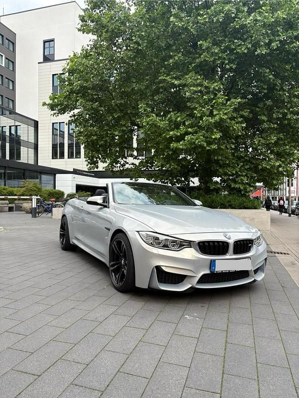 Silber Gebraucht 2015 BMW M4 Cabriolet Performance Cabrio | 42.000 € (Fairer Preis) - Bild 1/4