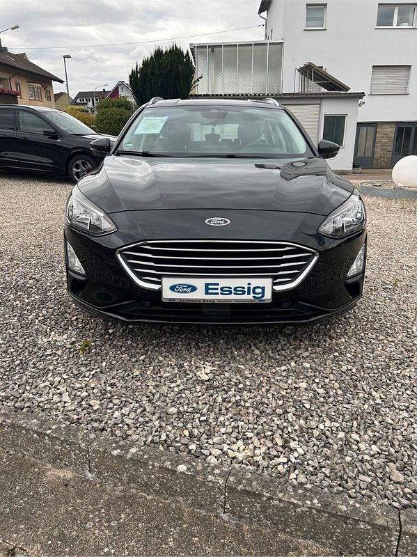 Schwarz Gebraucht 2020 Ford Focus Cool & Connect Kombi | 13.990 € (Fairer Preis) - Bild 1/4